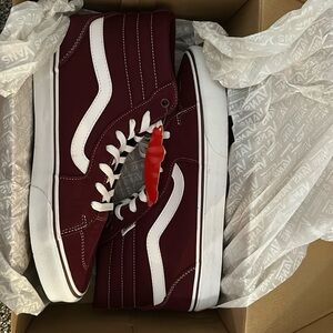 VANS 10.5 New in Box Sneakers tennis shoes